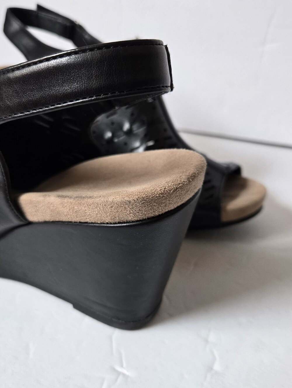 Women’s Black Cut Out Wedge Sandals Ankle strap Size 11 Chinese Laundry - Picture 16 of 17